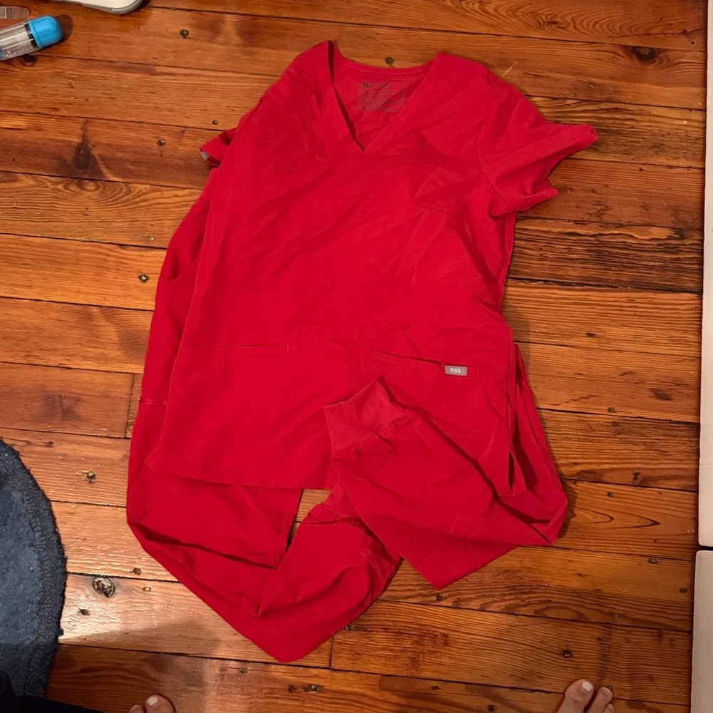 Figs Red Scrub Set